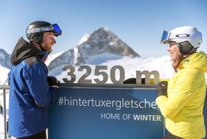 Ware in the winter during the winter skiing on the Hintertux Glacier